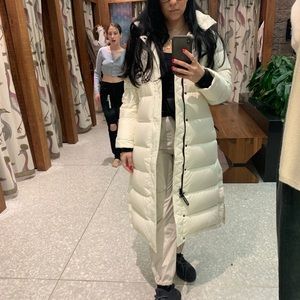 Aritzia Puffer Matte Pearl Size Small